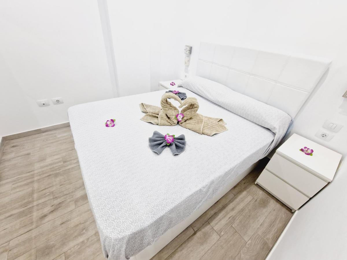 Luxury San Marino Apartment & Pool View Los Cristianos  Bagian luar foto
